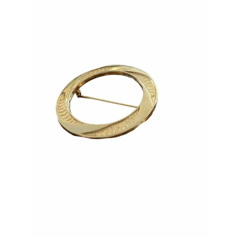 Vintage Brooch Goldtone Round Etched Traditional Style
